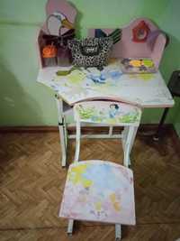 Письменный детский стол со стулом.