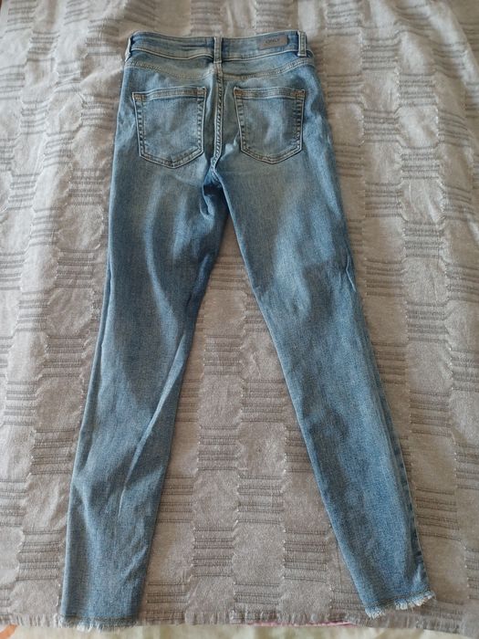 Дънки ONLY XS накъсани