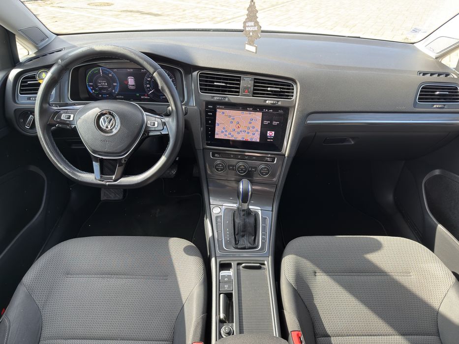 Volkswagen E-GOLF Full Electric 136 CP  35,8 kWh