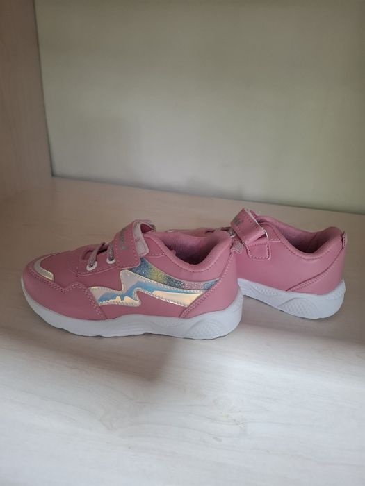Кроссовки на девочку 28 размер