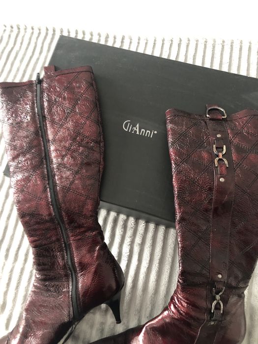 Дамски лачени ботуши