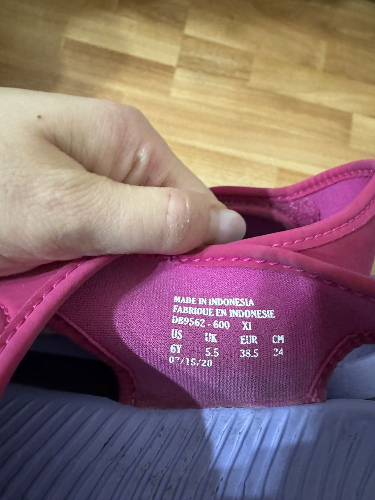 Nike сандали.