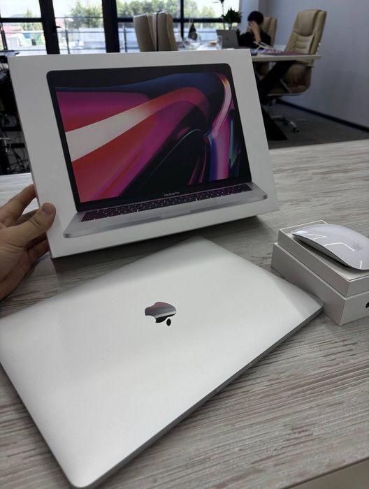 Macbook pro m1 8/256 Gb