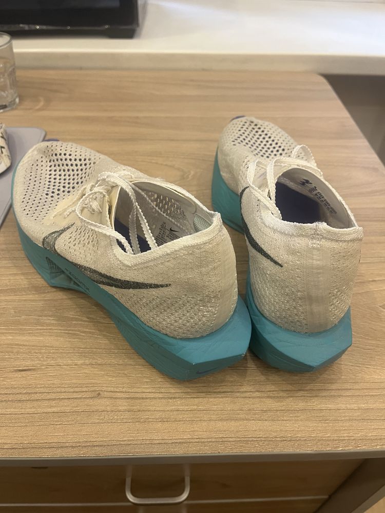Оригинпльные беговые кроссовки Nike