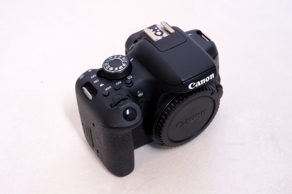 Canon EOS 750D + EF 50mm f/1.8 + EF-S 18-55