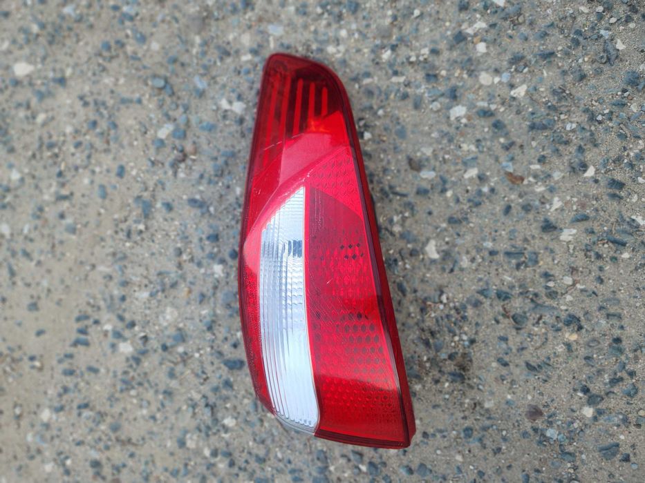 Срочно  продам задний на кия 13 год