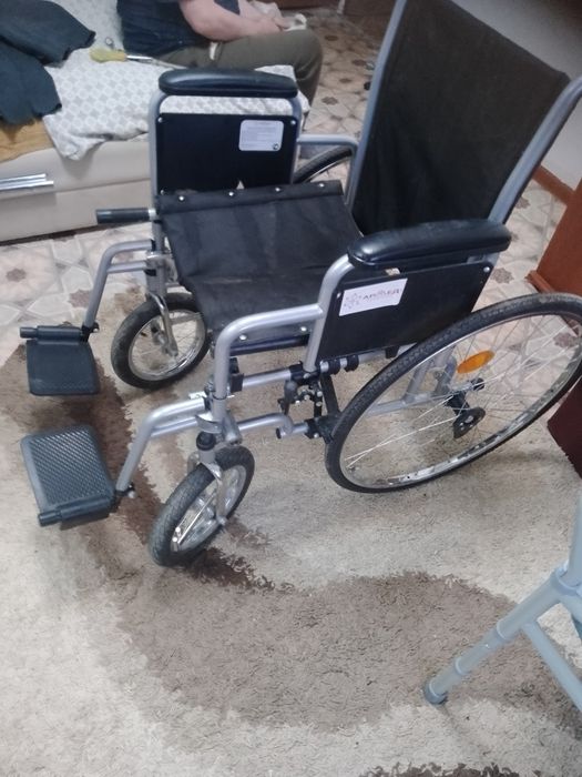 Отдам даром инвалидну коляску