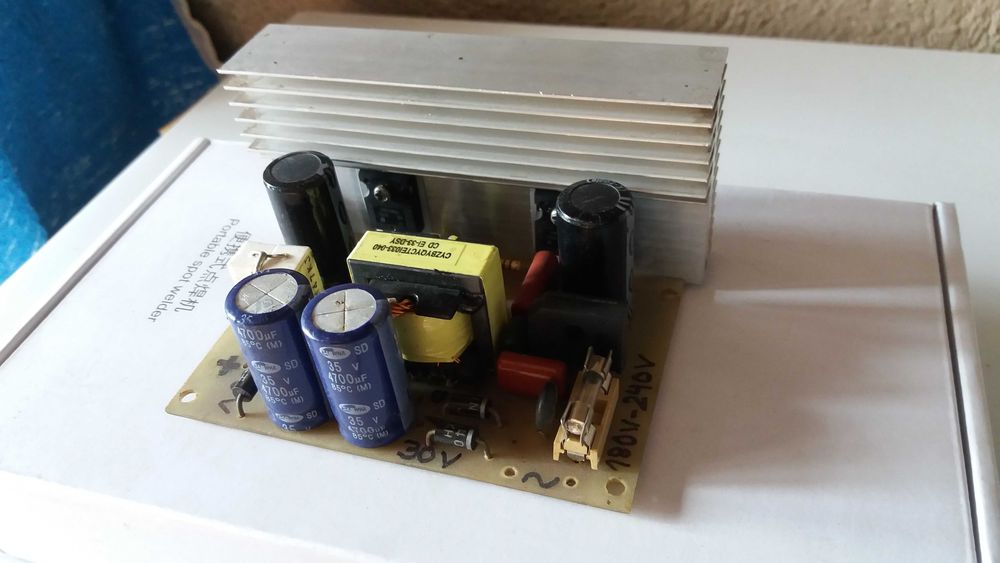 Sursa in comutatie SMPS 280W . 2X30V .  5A