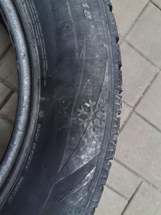 Продам шипованные шины 265/60/18