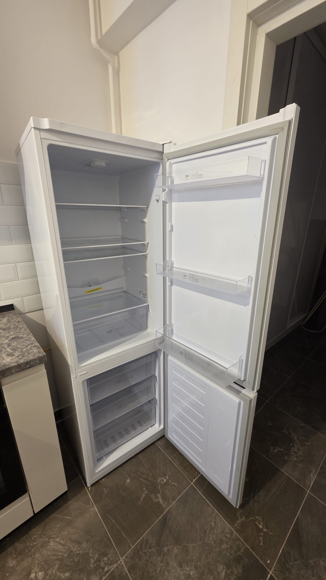 Vand frigider Arctic model AK54 270M30W