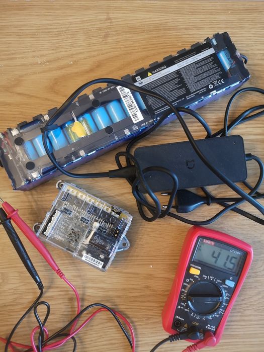 М365 Батерия, Зарядно, контролер