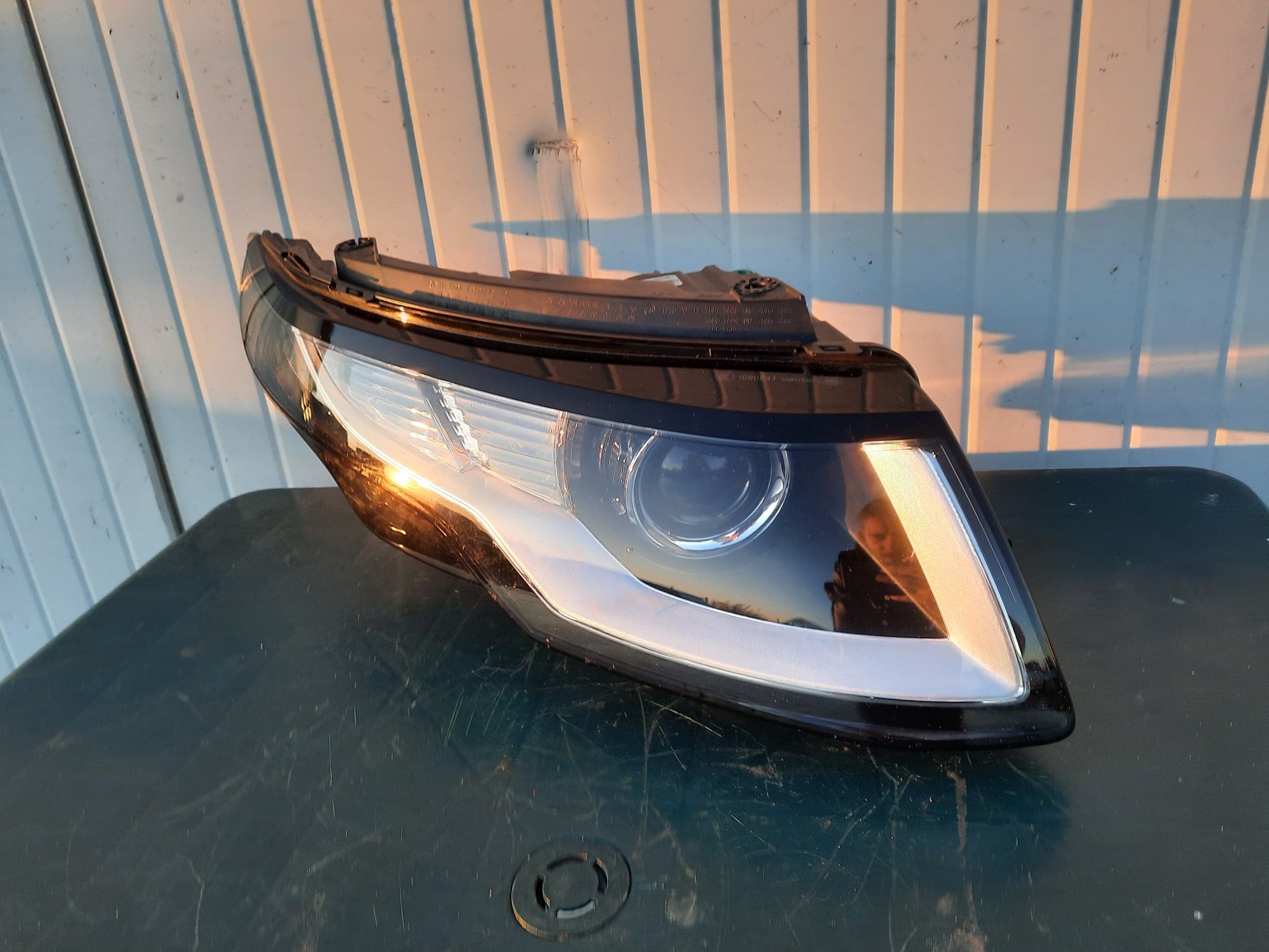 Faruri far stanga dreapta range rover evoque facelift halogen