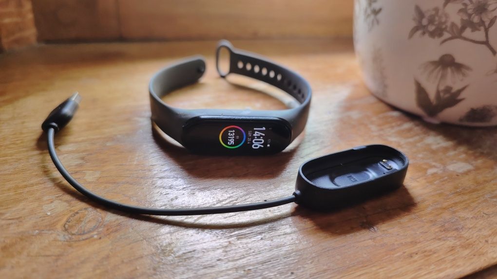 Bratara fitness Xiaomi MiFit Smart Band 4 partial functionala