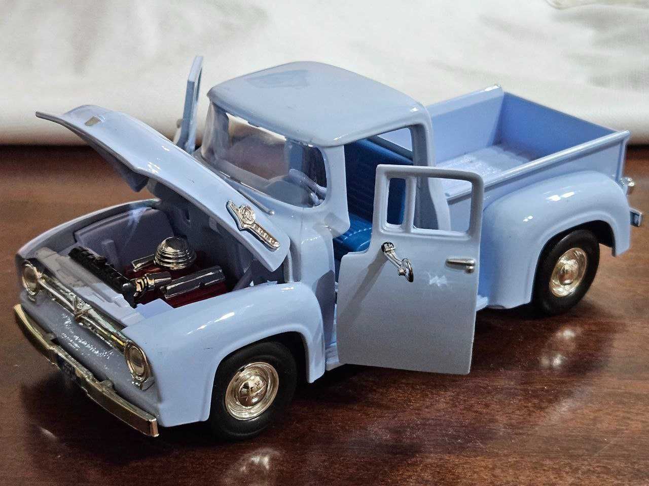 Коллекционная модель FORD PICKUP. Масштаб 1:24