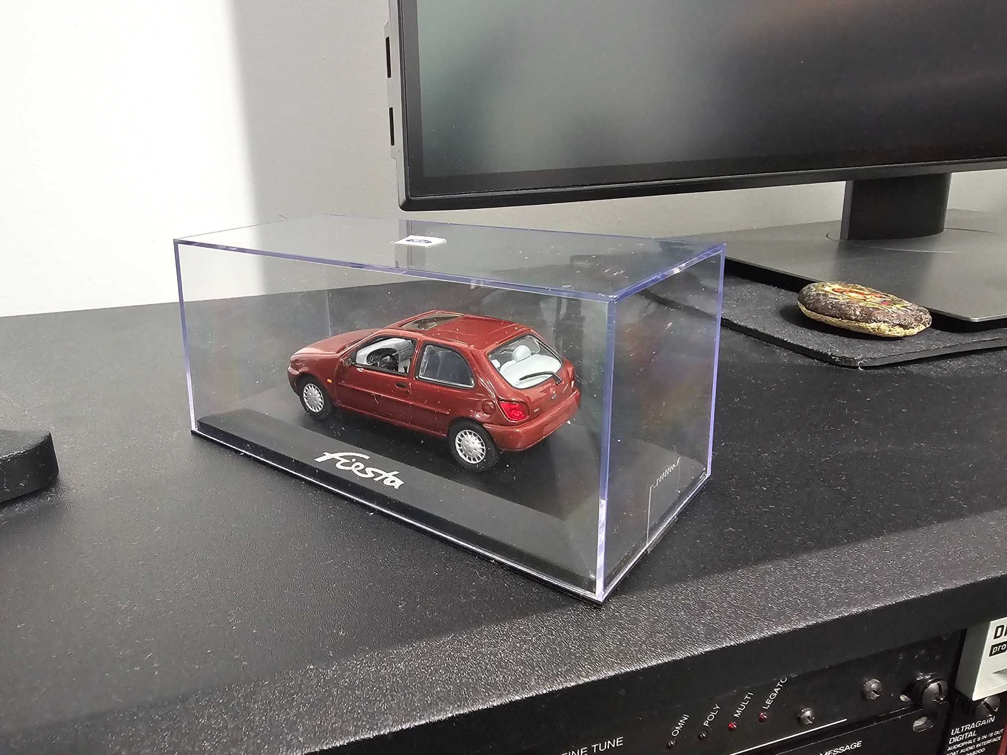 Продавам BMW 6 Cabrio, FORD Fiesta (мащаб 1:43)