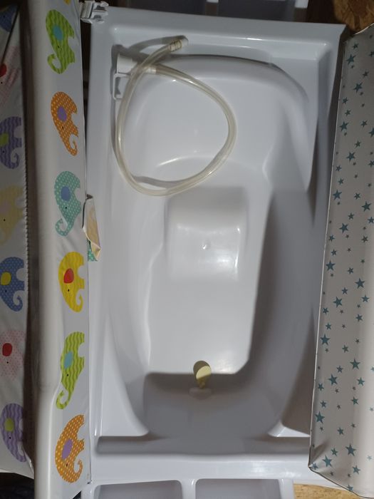 Cadita baie+suport+2 mese infasat+2