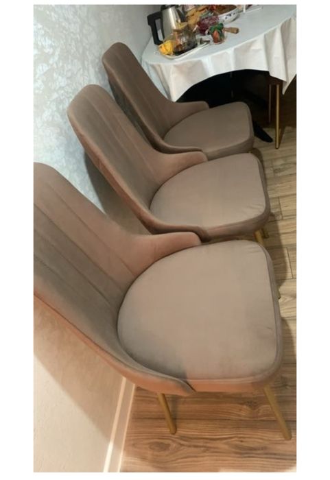 Продам мягкие стулья с золотыми ножками