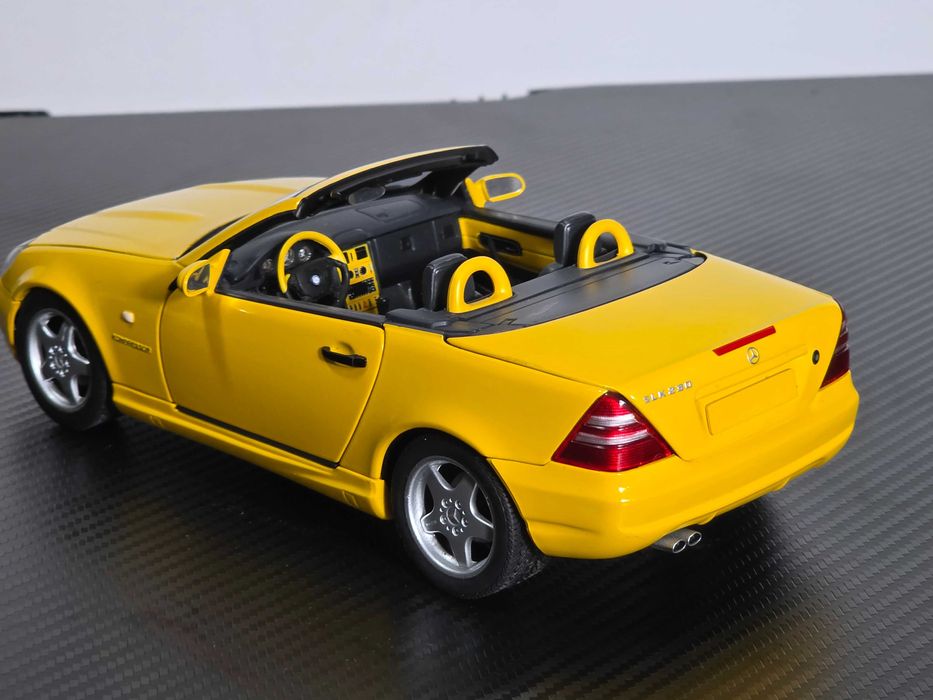 Macheta Auto 1/18 UT Models Mercedes Benz SLK AMG