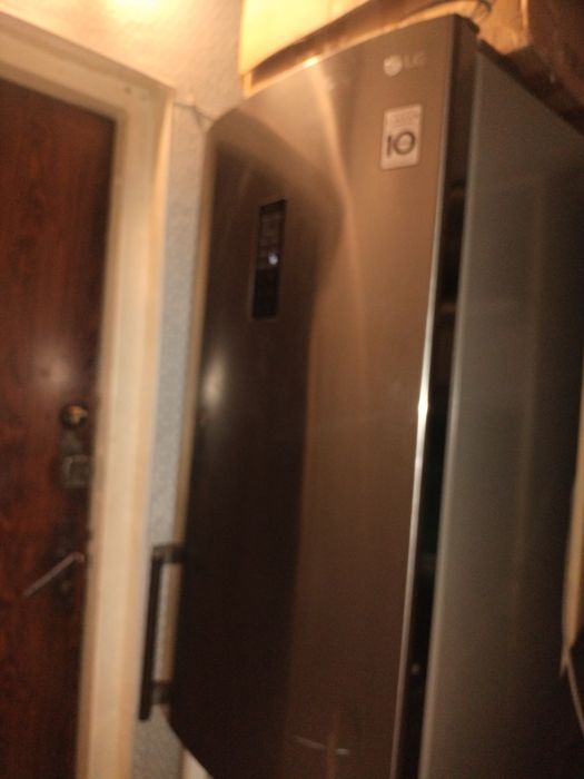 Холодильник LG в хорошем состоянии