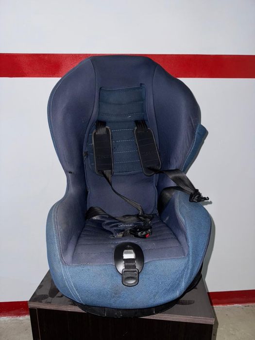 Автокресло Chicco, от 6 месяцев до 4х лет