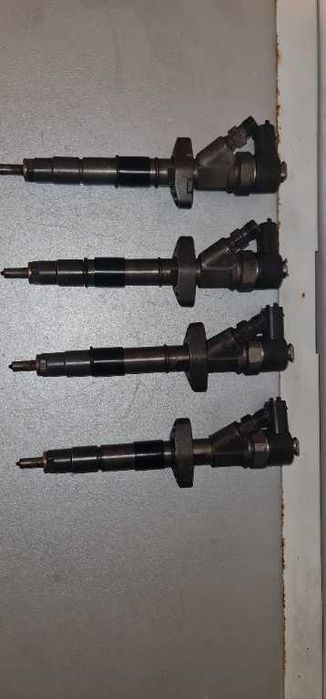 Injector Injectoare renault master 2.5 dci cod 0445110084