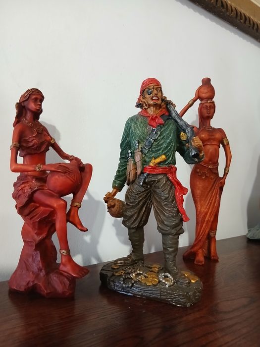 3 statuete vintage colectia "Piratul si Sirenele" noi fara eticheta