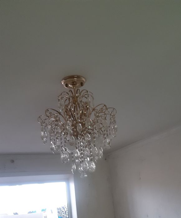 Продам люстру недорого