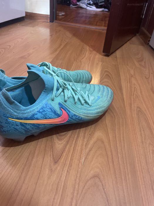 vand ghete de fotbal nike