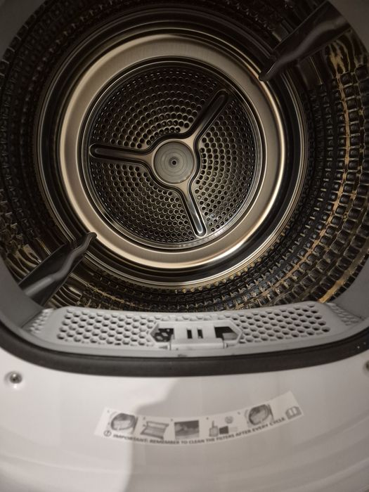 Haier Сушилня с термопомпа, 8 кг, A+++ – Отлично състояние!