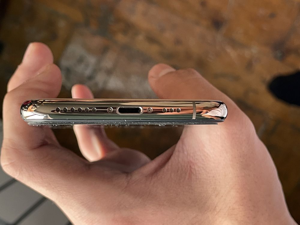 iPhone Xs 64Gb holati chotki