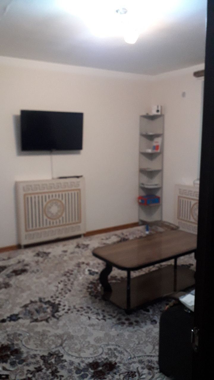 ЧИРЧИК ШАХРИДА АРЕНДАГА Квартира  3 Хонали Рошшада жойлашган хамма ша