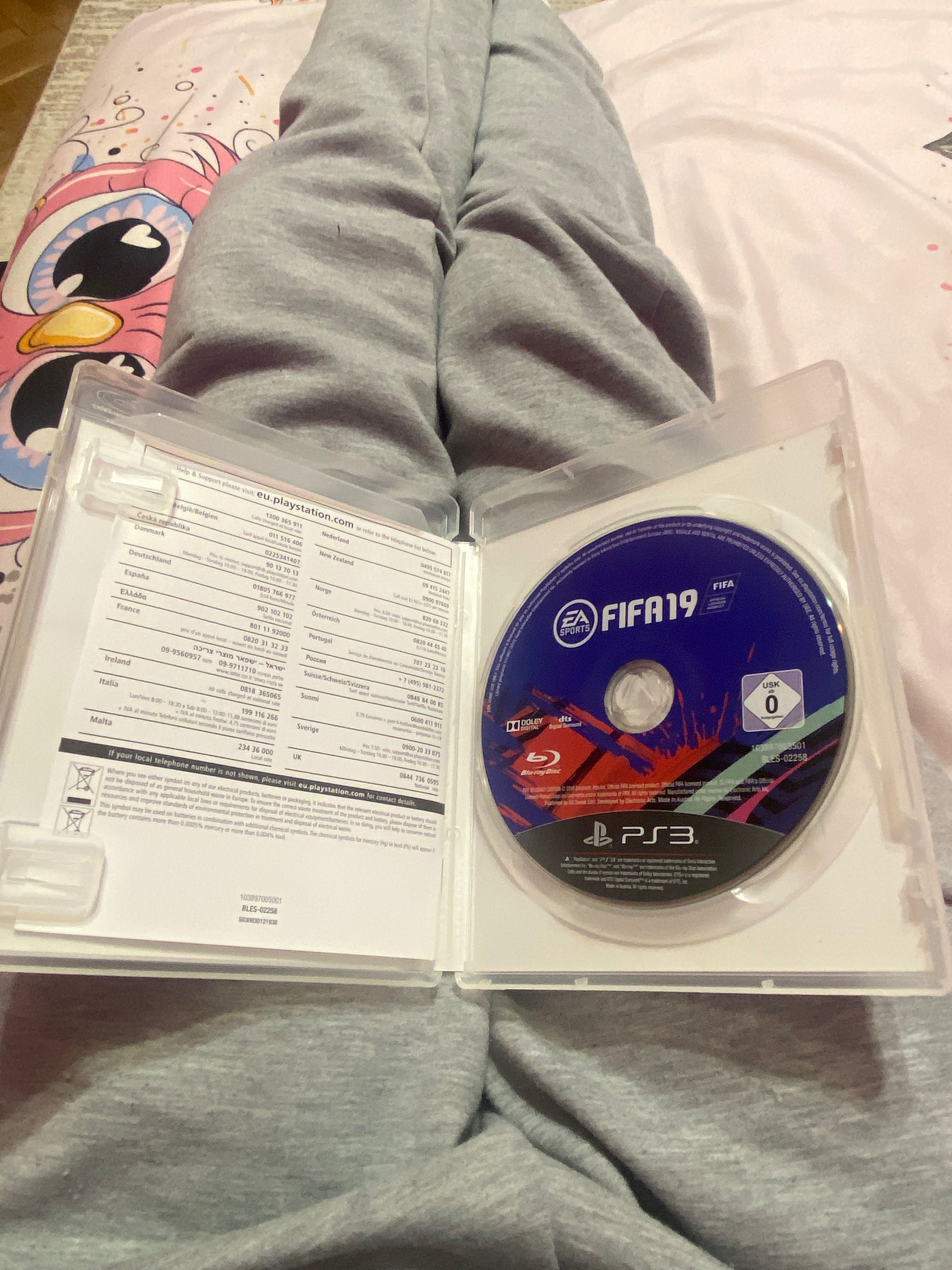 Продавам fifa 19 Legacy Edition много-малко използвана !