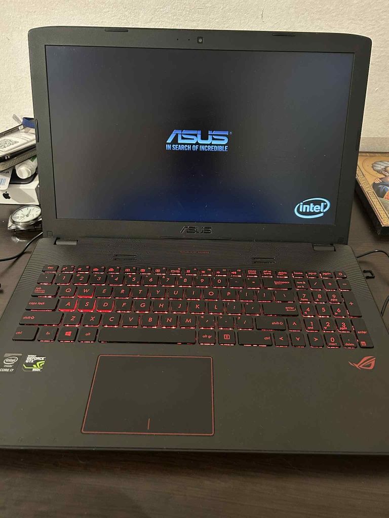 Vând LAPTOP gaming Asus rog