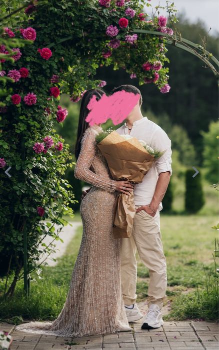 Продавам уникална официална/бална рокля-елегантна, блестяща