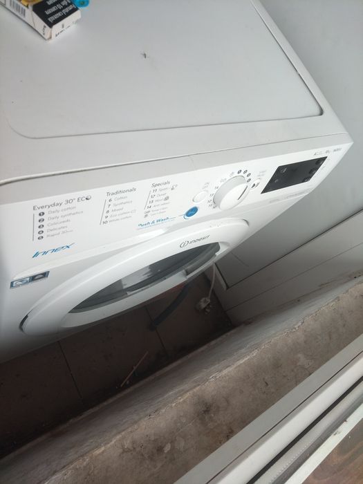 Vând mașină de spălat și uscător rufe