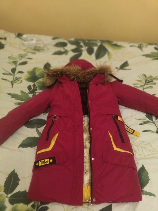 Продам зимнюю куртку, пуховик на девочку в отличном состоянии