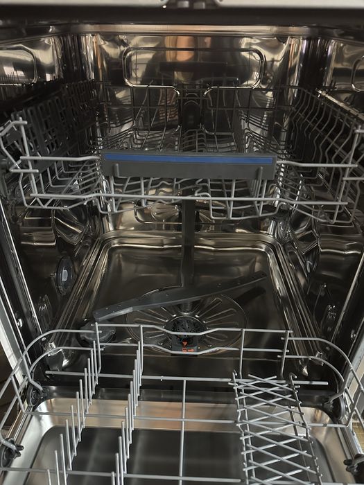 !!Promotie 1000 Ron!! Masina de spalat vase Electrolux EEQ47210L