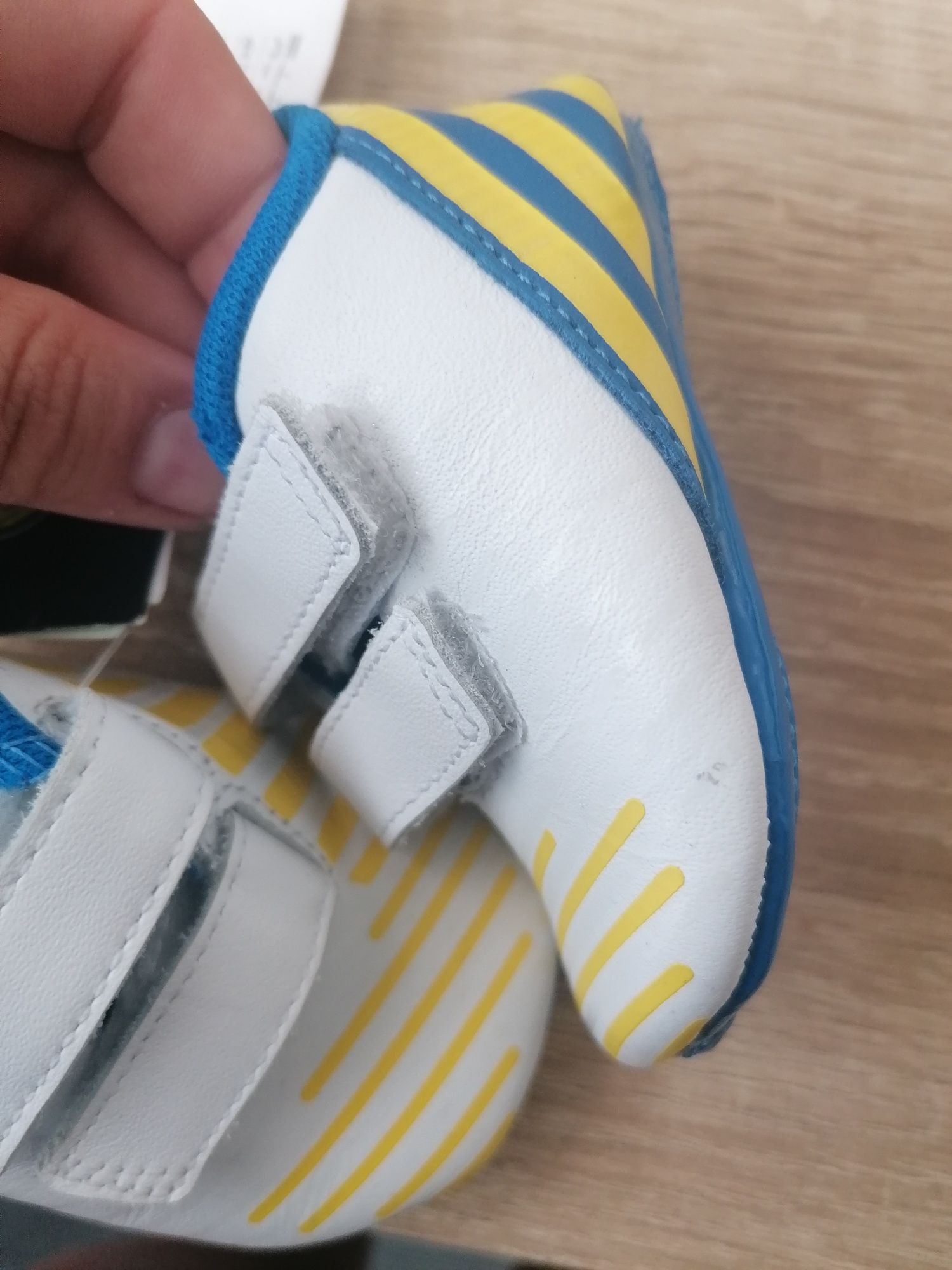 Adidas mărimea 16. Noi, cu eticheta