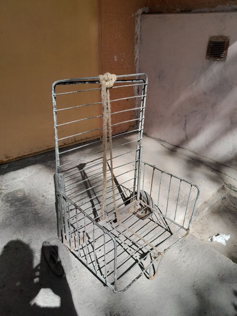 Продаю хозяйственную тележку.