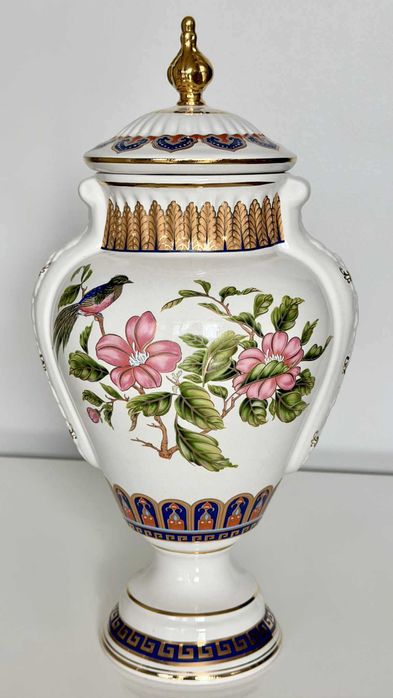 Винтидж порцеланова амфора / ваза с капак