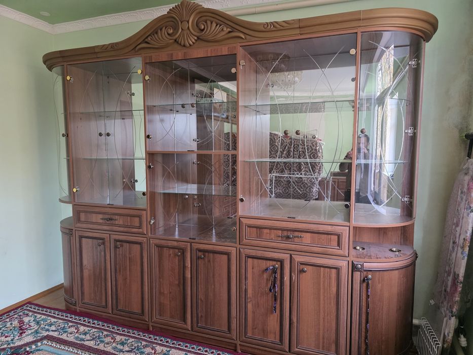 Сервант шкаф мебель комлект сатылады