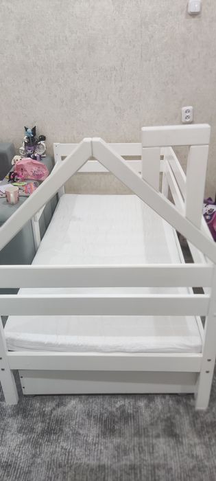 Продам детскую кроватку Софа-домик