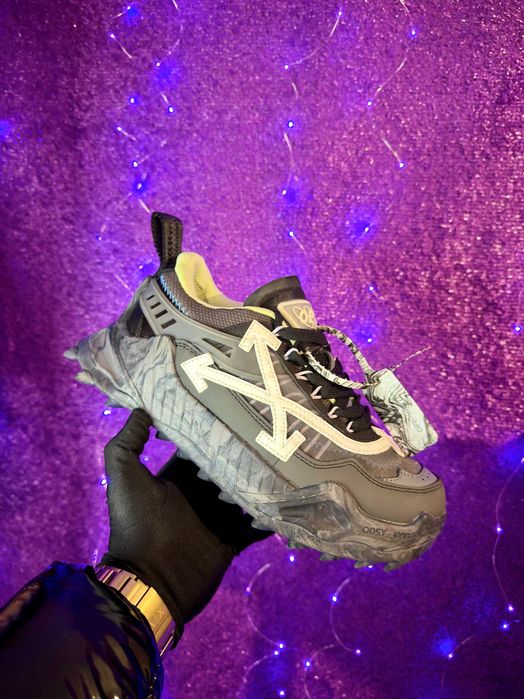 OffWhite Odsy Orice Model