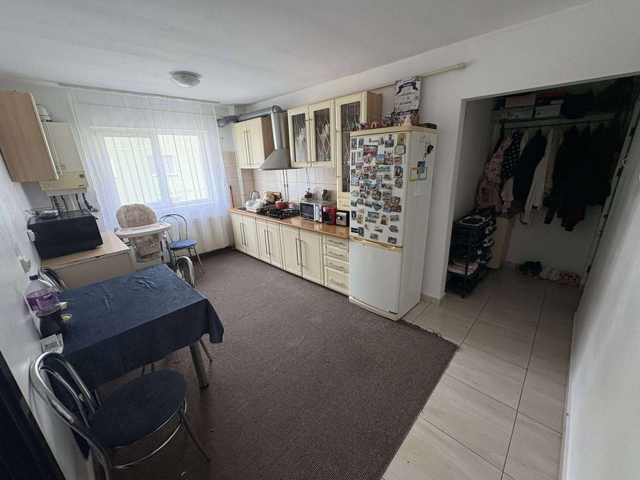 Apartament 3 camere de închiriat