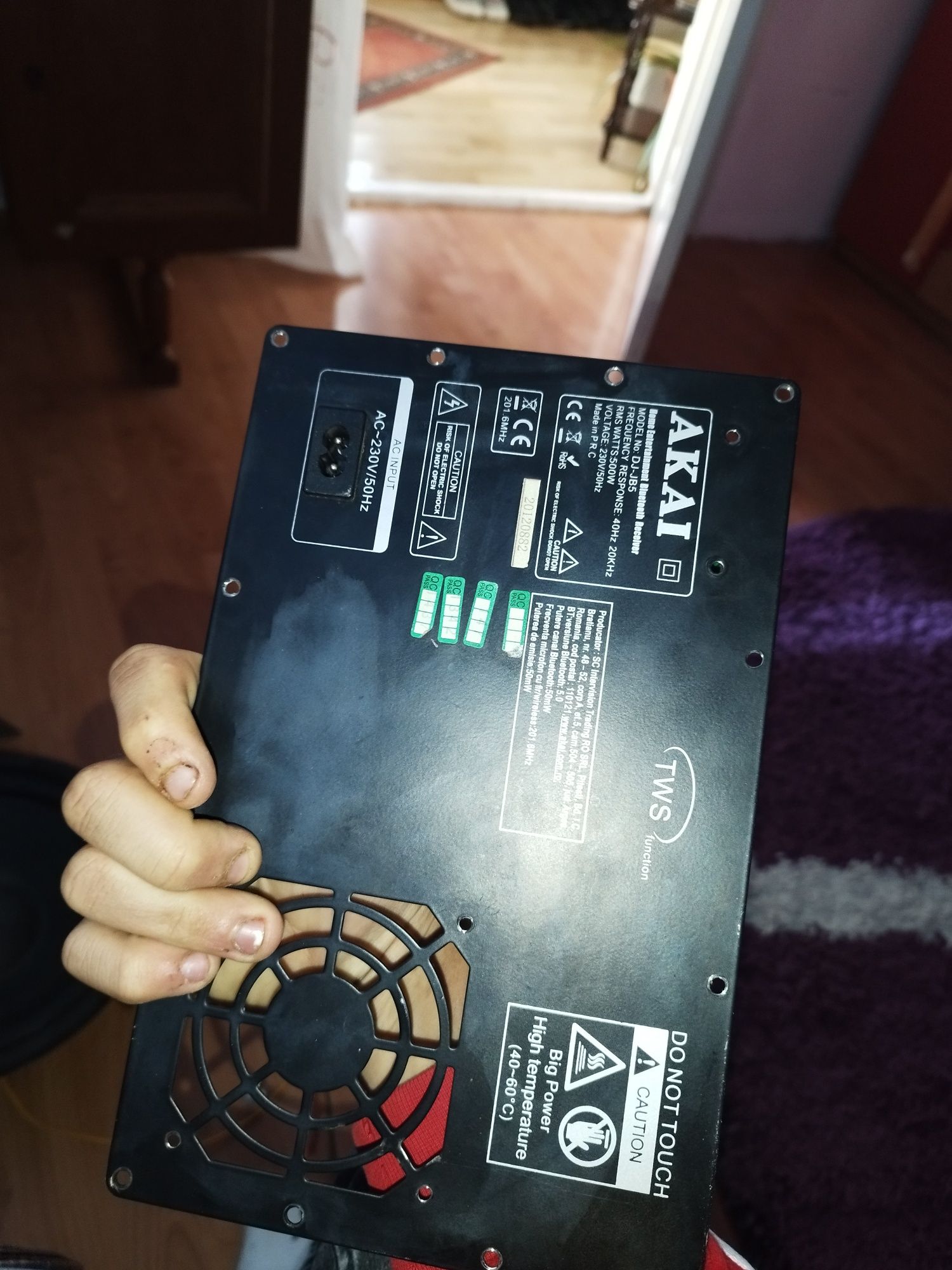 Vând piese de pe boxa