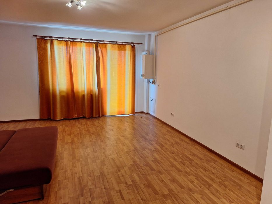 Vand apartament cu 1 camere si 2 garaje