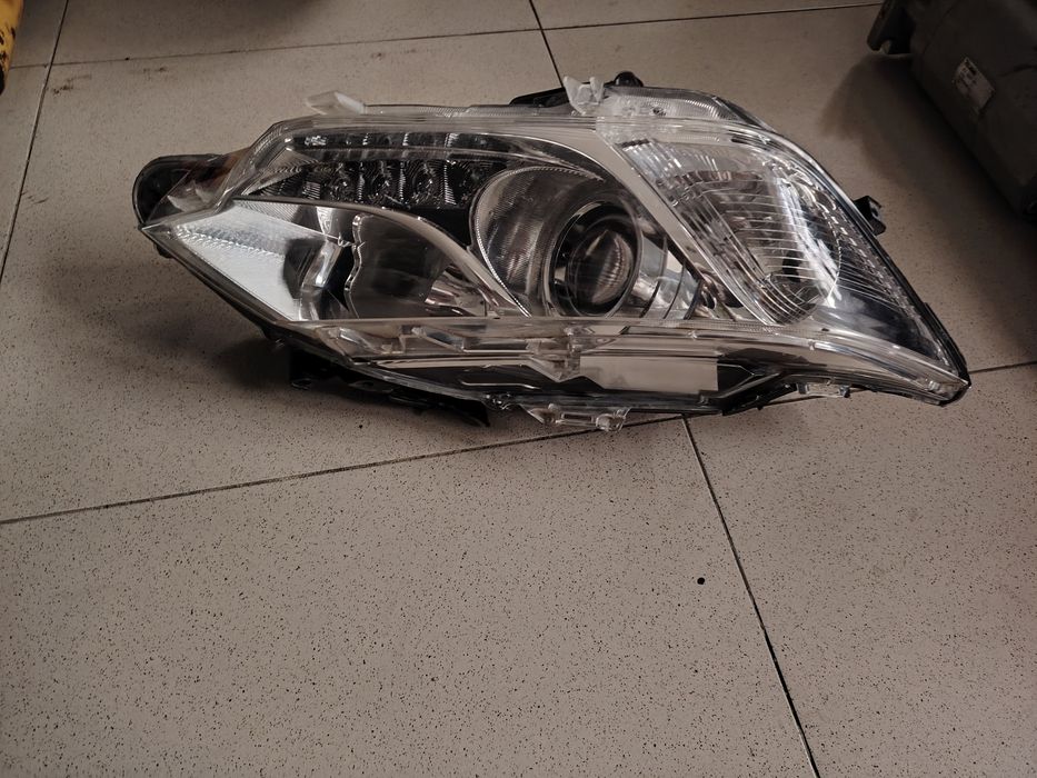 Продам фару правую