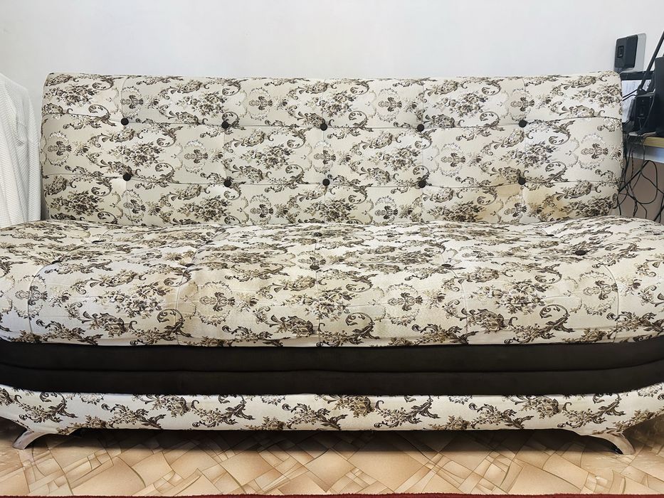 Продам диван с двумя креслами