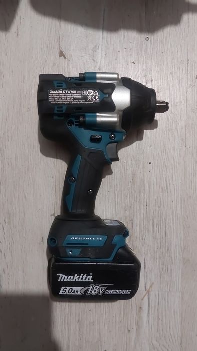 Pistol impact Makita DTW 700 nou