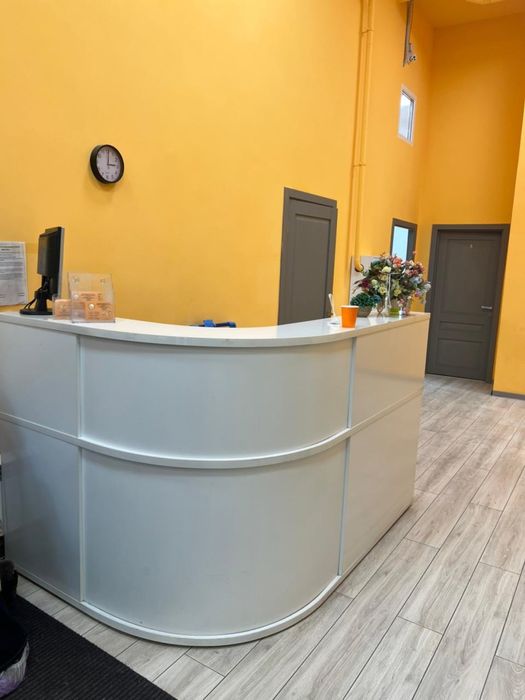 Продам стол, ресепшн